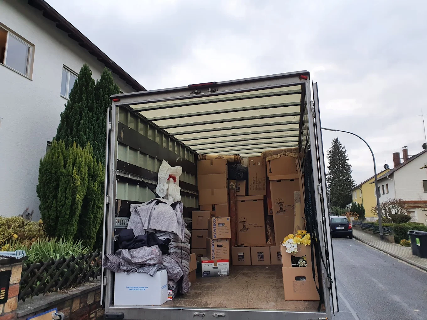 N1-Umzugsservice Team bei der Vorbereitung