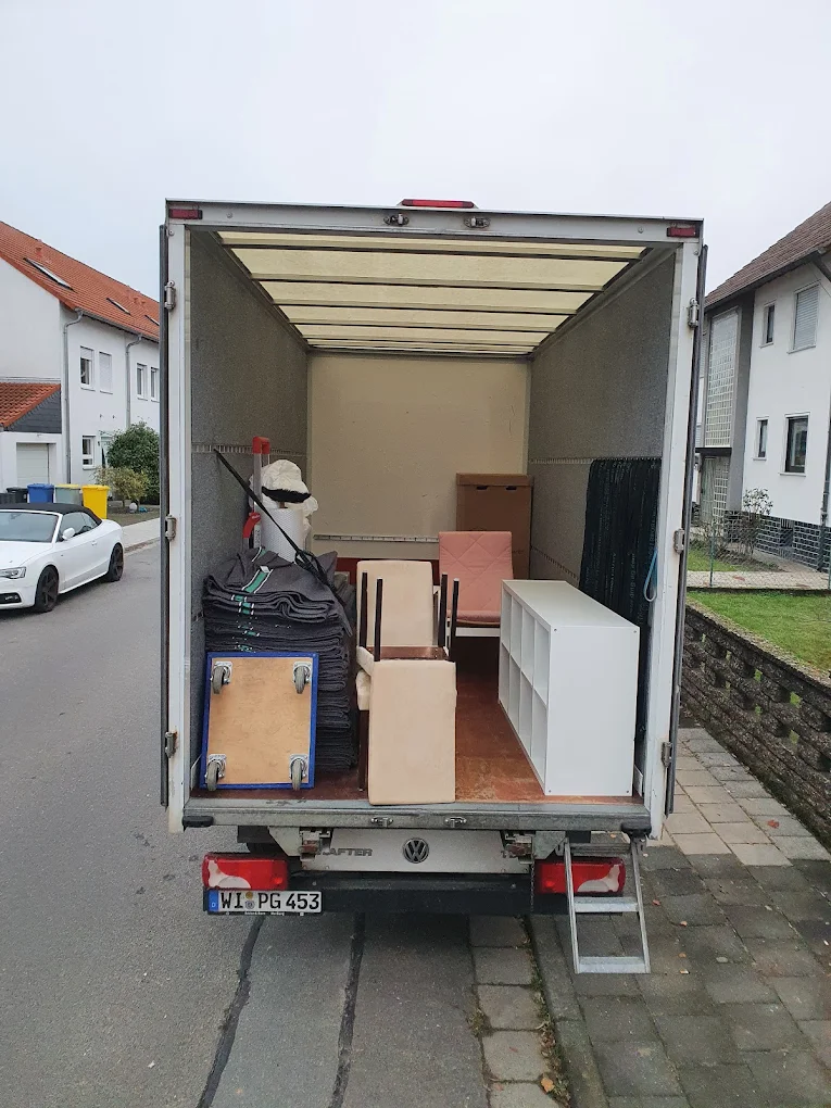 Vorbereitung des Umzugs durch das Team